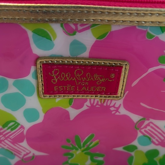 Lilly Pulitzer Vibrant Pink & Green Floral Pouch 100% PVC Wipeable cosmetic Bag - Picture 3 of 9